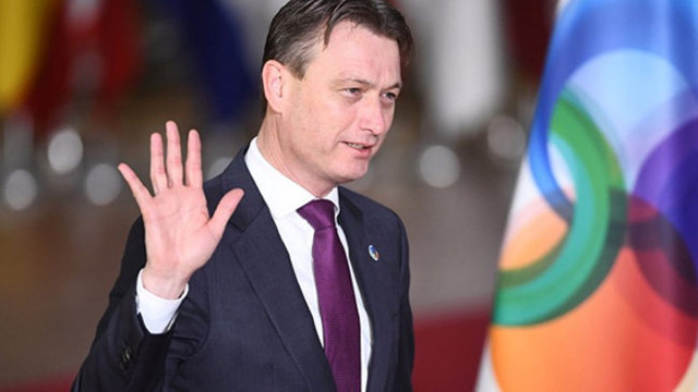 Yalan söyleyen bakan istifa etti !