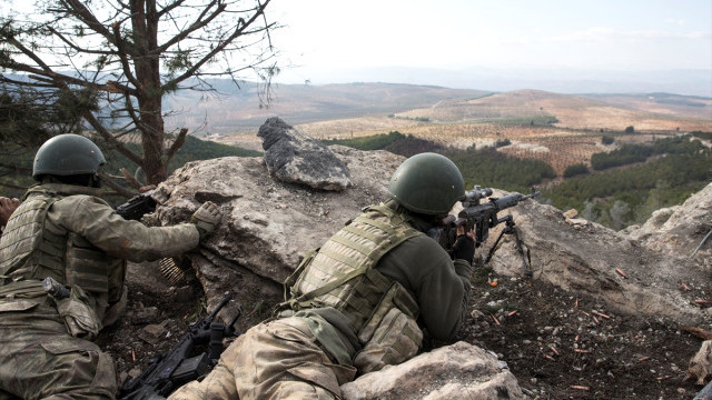Afrin'de bir köy daha teröristlerden temizlendi