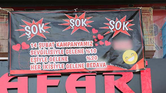 Sevgililer Günü afişi olay oldu ! Gülen de var, kızan da...