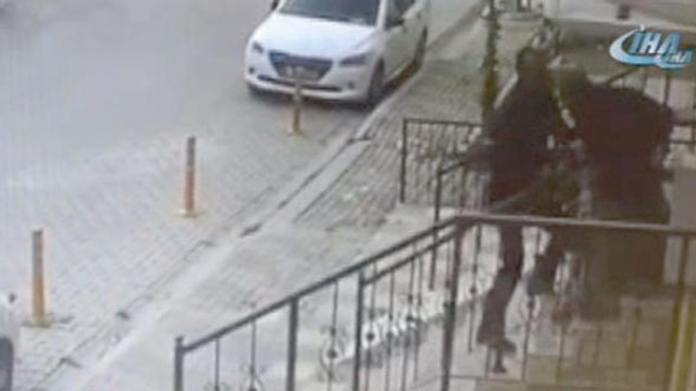 İzmir'de komşu dehşeti: Tanınmaz hale getirdi
