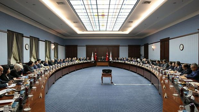 AK Partili Mahir Ünal'dan kritik açıklamalar