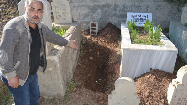 Acılı aile bebeklerini mezarında bulamadı