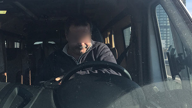 Servis şoförü direksiyon başında bonzai krizine girdi