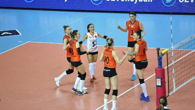 Eczacıbaşı Vitra, Avrupa'da finalde !