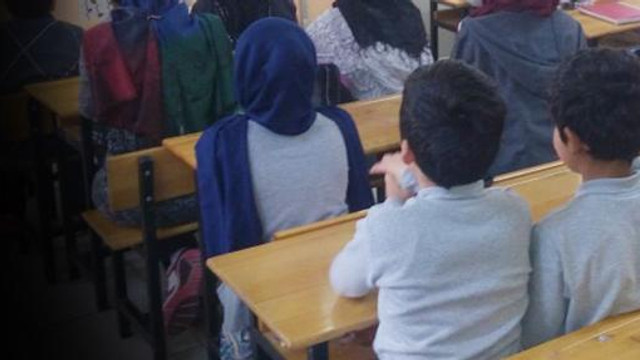 Çocuklara okulda protokol hapsi