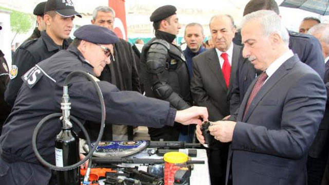 Vali, yanlışlıkla biber gazı sıktı