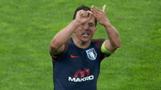 Emre Belözoğlu’ndan olay hareket