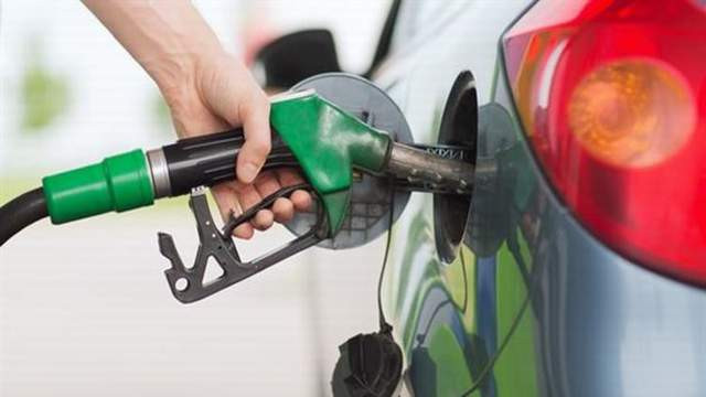 Vatandaşa müjde: Benzin ve motorine indirim geliyor ! Zamdan indirim (!)