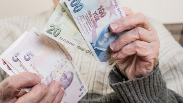 Milyonlarca emeklinin maaşına ''beşli'' iyileştirme geliyor !