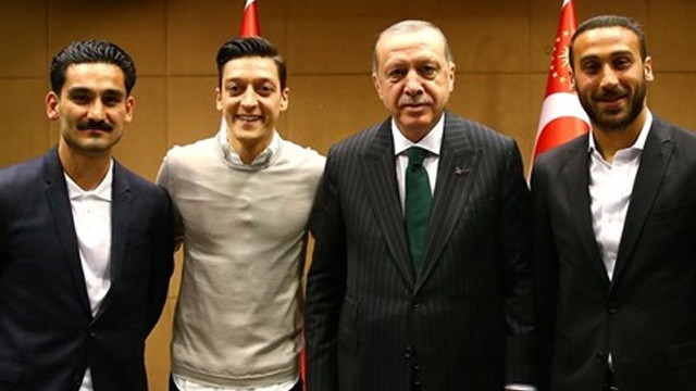 Erdoğan'la görüşen Mesut Özil ve İlkay Gündoğan'a tepki