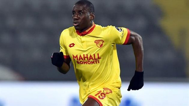 Demba Ba Dan 1 1 Yillik Imza Futbol