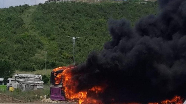Seyir halindeki halk otobüsünde yangın