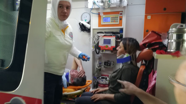 Halk otobüsüyle minibüs çarpıştı