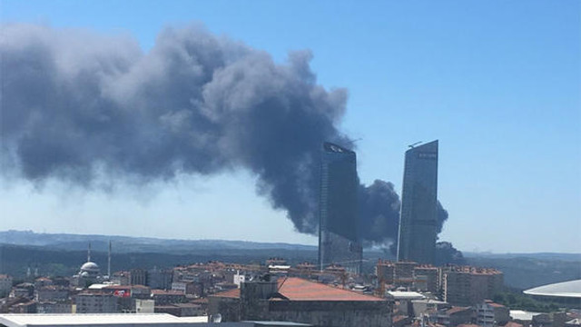 İstanbul'da çok büyük yangın; dumanlar gökyüzünü sardı