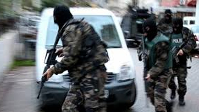 İstanbul'da DEAŞ'ın canlı bombaları yakalandı