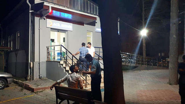 Hastaneyi birbirine kattılar ! Doktora saldırı
