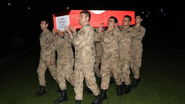 Şehidi unutmadılar, uyumayıp cenazesini beklediler
