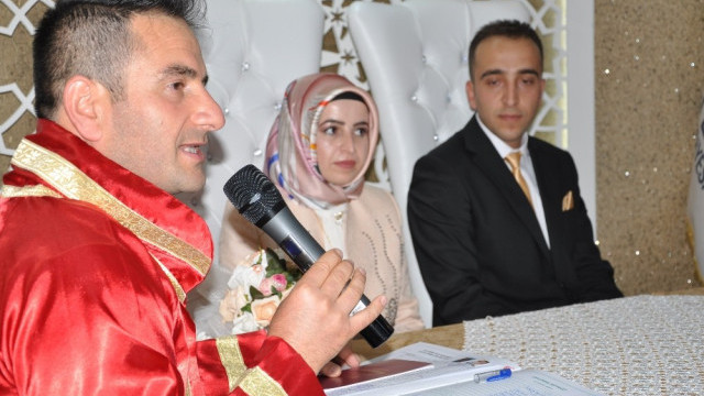 Genç çift, nikah masasında hayatının şokunu yaşadı