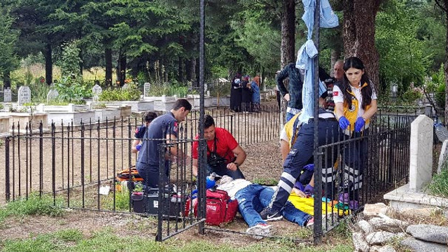 Mezarlıkta intihar ederken kurtarıldı !