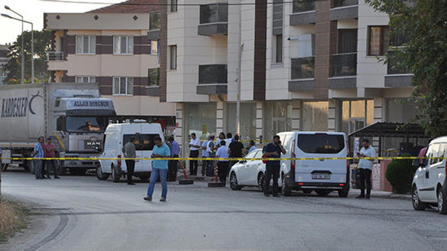 Polisler giriş çıkışları kapattı: ''Silahlı çatışma''