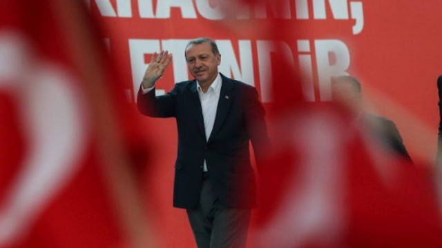 Erdoğan'a ''diktatör'' diyen o sunucu kovuldu