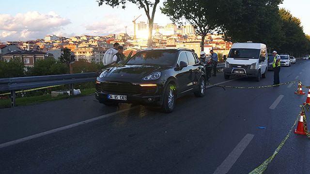 İstanbul'da 'Dur' ihtarına uymayan lüks araçtakilerle çatışma