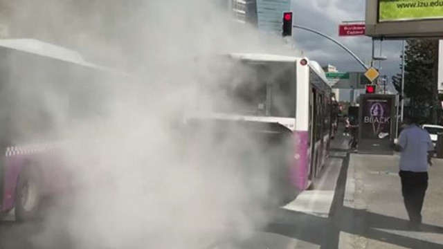 İstanbul Beşiktaş'ta Özel Halk Otobüsü yandı