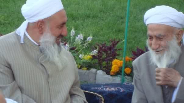 ''Tarikat liderinin ailesine kölelik yapmak farzdır''
