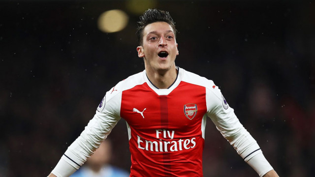 Fenerbahçe'nin Mesut Özil aşkı bitmiyor !