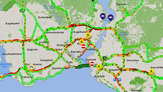 Yağmur sonrası İstanbul trafiği kilit oldu !