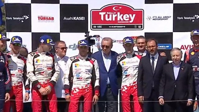 Şampiyon ralliciler ödüllerini Erdoğan'dan aldı !
