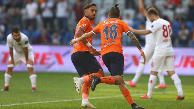 Başakşehir'den Antalyaspor'a farklı tarife !