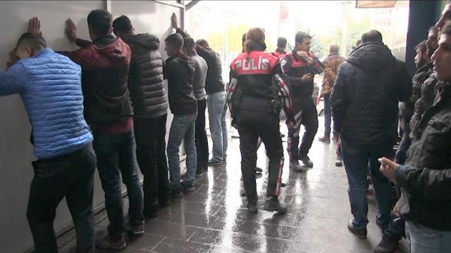 Emniyet'ten 81 ilde ''Kırmızı Kart'' operasyonu
