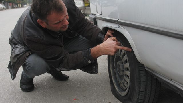 Yeni yıla lastikleri patlak girdiler