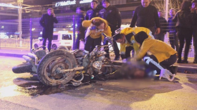 Feci kaza ! Kasksız sürücü öldü, nişanlısının burnu bile kanamadı