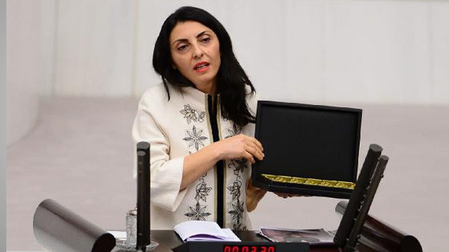 Boş çikolata kutusunu aldı diye tazminatsız kovulmuştu... O kutu Meclis'te