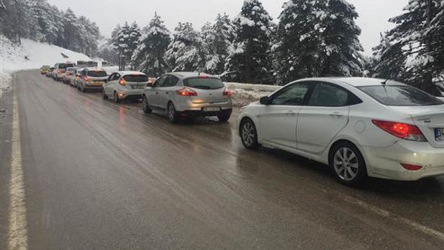 Uludağ'da 4 km'lik araç kuyruğu