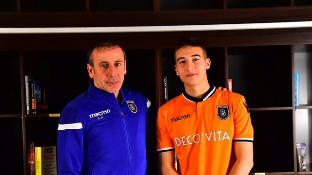Başakşehir, Mert Çelik ile profesyonel sözleşme imzaladı