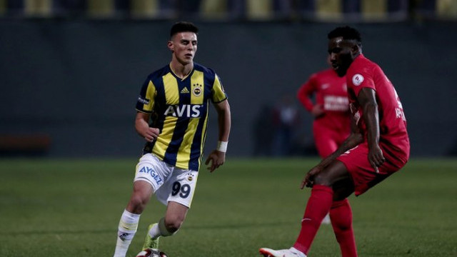 Umraniyespor Fenerbahce Macinda Eljif Elmas Direkt Kirmizi Kart Gordu Futbol