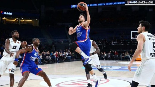 Anadolu Efes 82 - 68 Darüşşafaka Tekfen