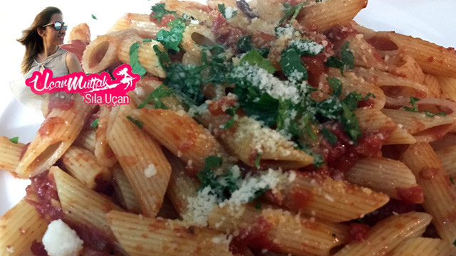 Acılı Domates Soslu Penne
