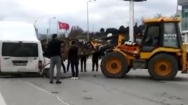 Freni boşalan iş makinesi dehşet saçtı