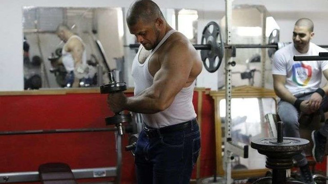 Vücut geliştiriyor diye başmüezzinlikten kovuldu