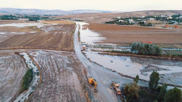 Başkent'te tıkanan dere yatakları temizleniyor