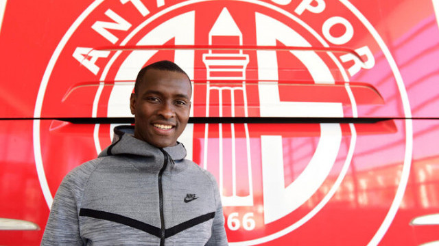 Antalyaspor, Jean Armel Drole'un ayağının kırıldığını açıkladı