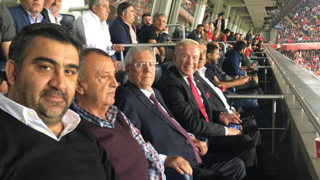 Aziz Yıldırım, Türkiye - Arnavutluk maçını tribünden takip etti