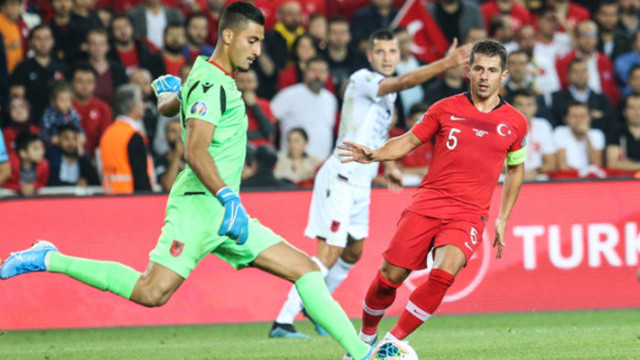 Emre Belözoğlu: Bizim esas kahramanlarımız sınırda
