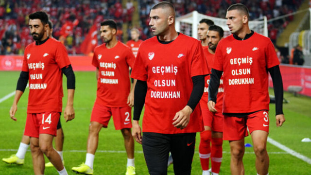 Burak Yılmaz: Hiçbir şey şehitlerimizin acısını dindiremez