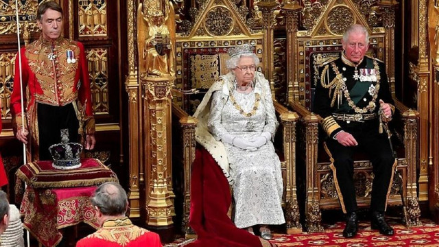 Bütün gözler Kraliçe Elizabeth'teydi... O detay dikkat çekti