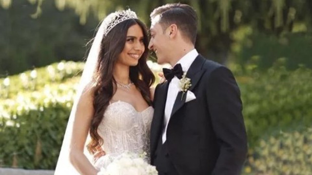 Amine Gülşe eşi Mesut Özil'in doğum günün kutladı